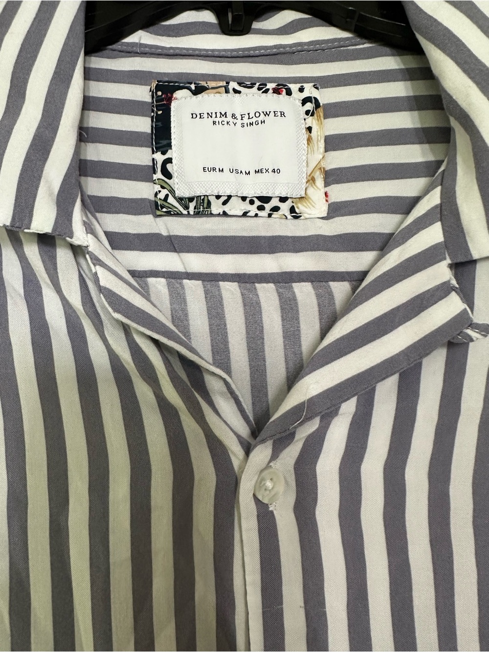 Denim & Flower Short-Sleeve Vertical Stripe Button-Up Shirt - Gray & White - Picture 5 of 5